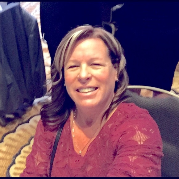 Meet your Posher, Pam - Picture 2 of 2